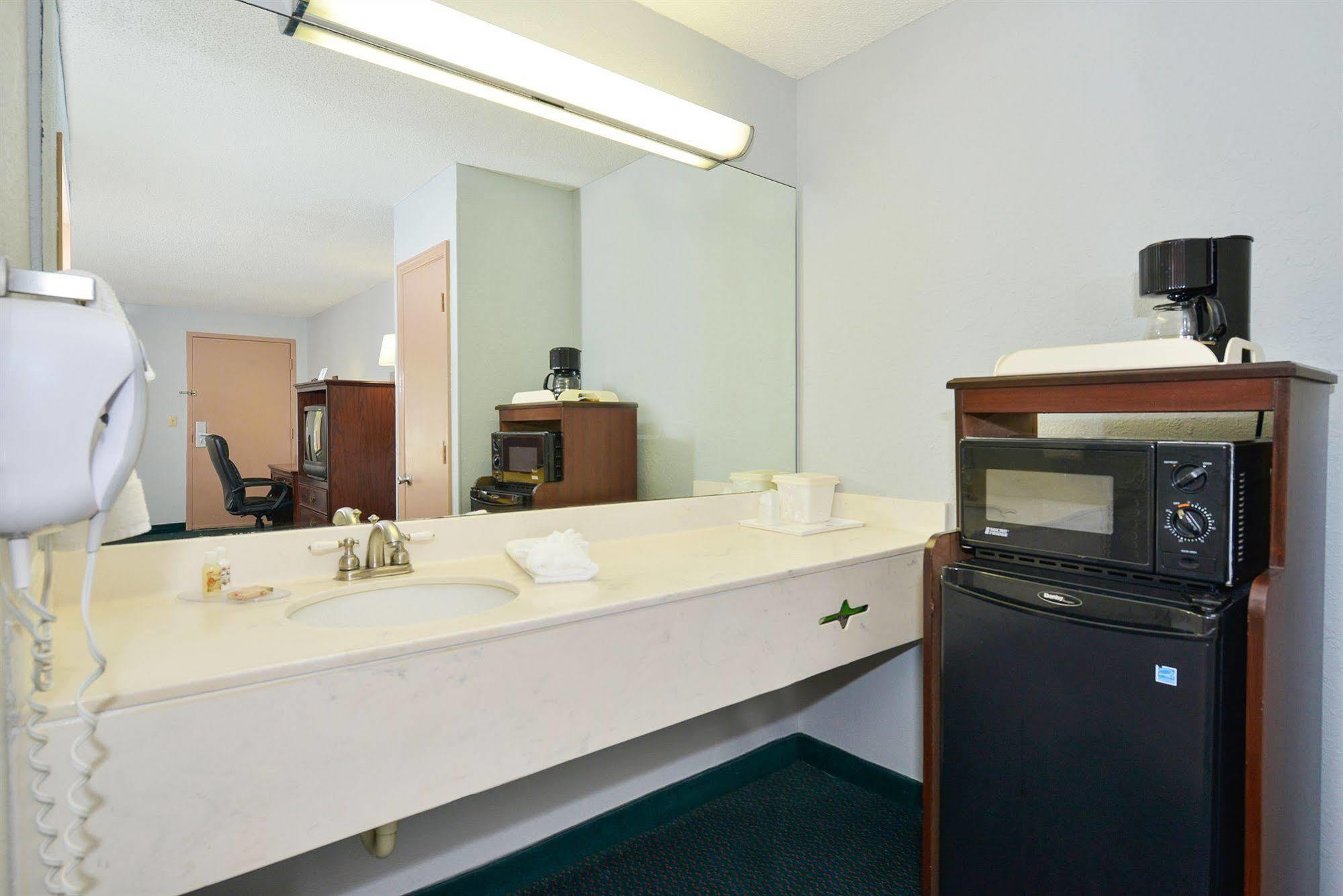 Suburban Studios Hinesville - Fort Stewart Area Exterior photo
